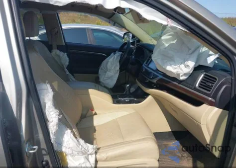 2015 Toyota Highlander z USA, uszkodzony, nr VIN 5TDDCRFH5FS008143